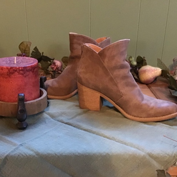 Qupid Taupe Suede Bootie  Size 8 - Picture 3 of 6